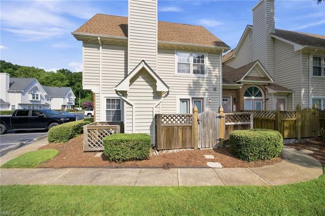 700 New River Ct Apt C, Chesapeake, VA 23320