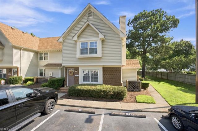 700 New River Ct Apt C, Chesapeake, VA 23320
