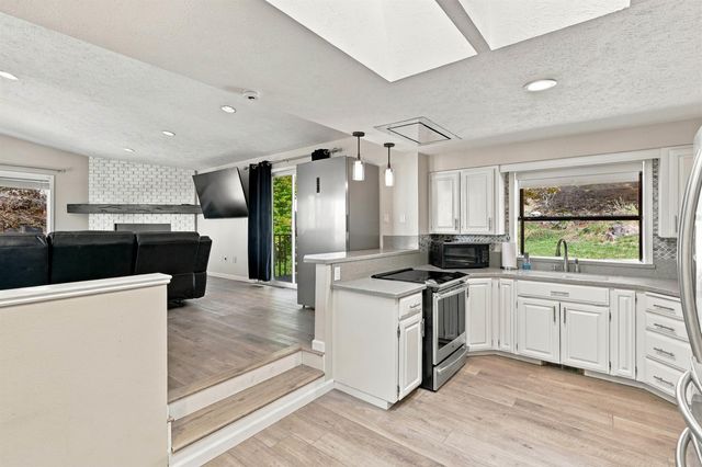 2212 W Weile Ave, Spokane, WA 99208