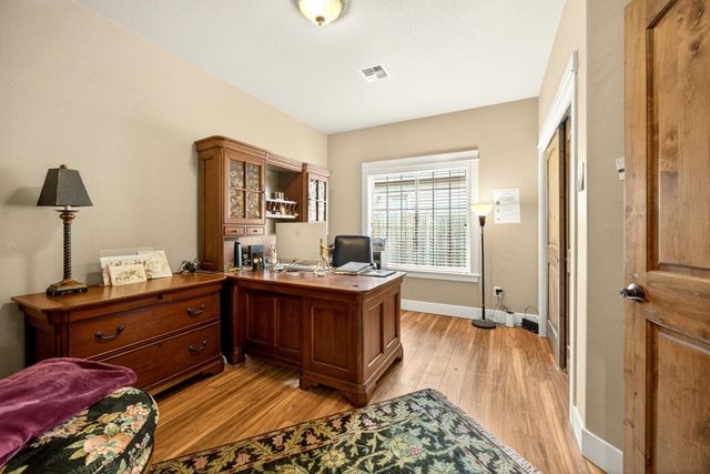 3764 Calle Vista Drive, Medford, OR 97504