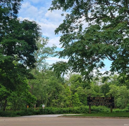 1318 W Darden Road, South Bend, IN 46628