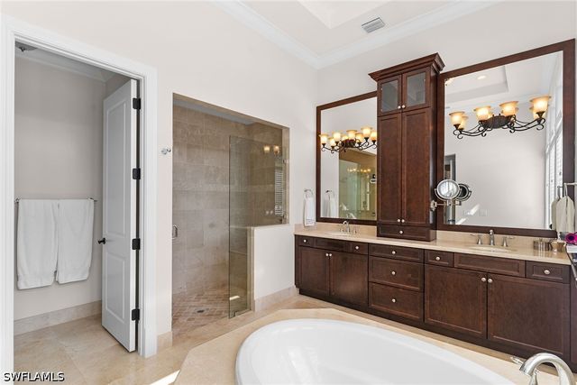 2234 Aberdeen CT, Naples, FL 34105