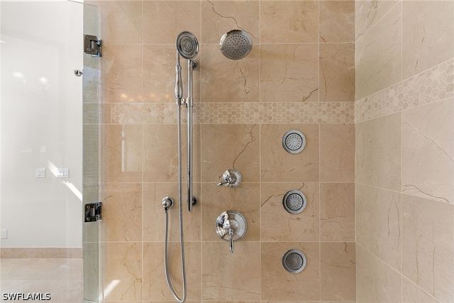 2234 Aberdeen CT, Naples, FL 34105