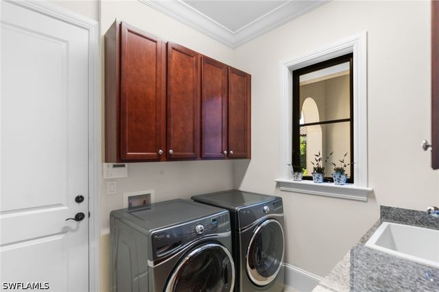 2234 Aberdeen CT, Naples, FL 34105