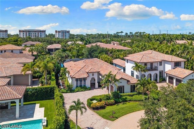 2234 Aberdeen CT, Naples, FL 34105