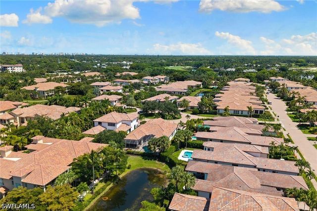 2234 Aberdeen CT, Naples, FL 34105