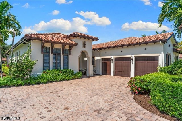 2234 Aberdeen CT, Naples, FL 34105