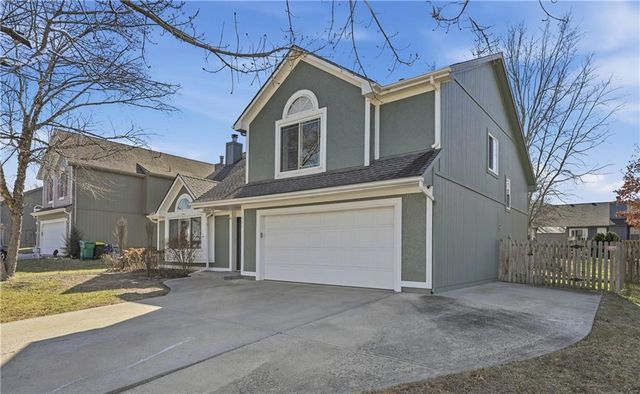 1001 N 2nd Street E, Louisburg, KS 66053