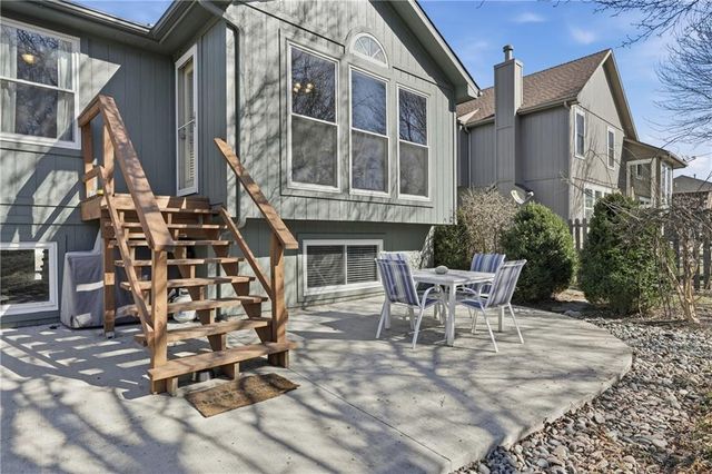 1001 N 2nd Street E, Louisburg, KS 66053