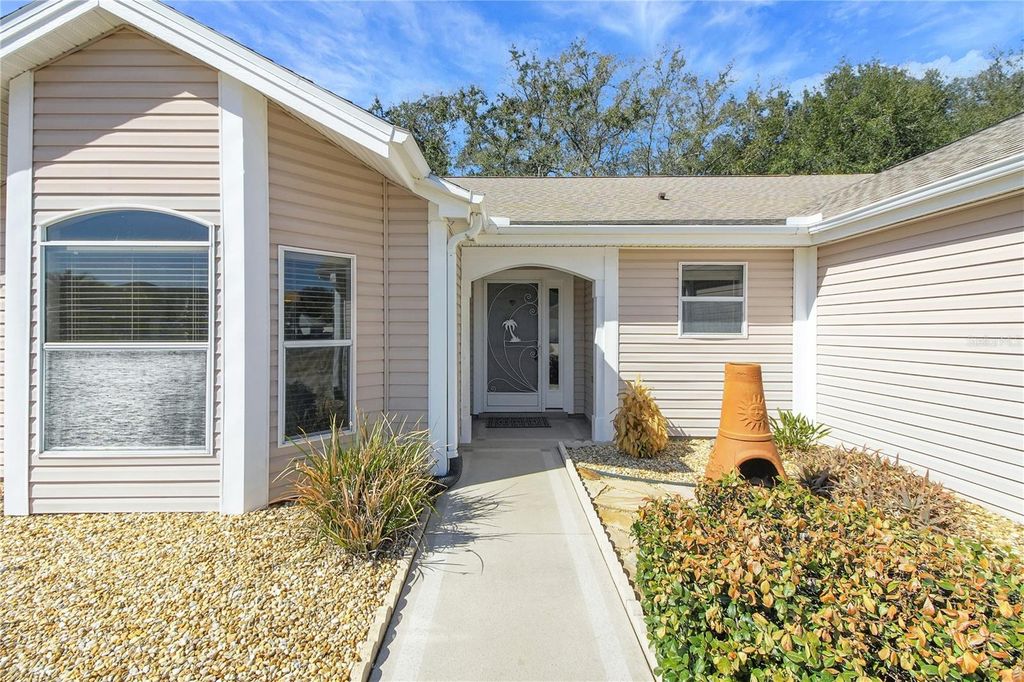 Image 3 of property listing at 1059 SOLEDAD WAY, The Villages, FL 32159