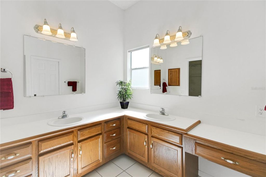 Image 33 of property listing at 1059 SOLEDAD WAY, The Villages, FL 32159