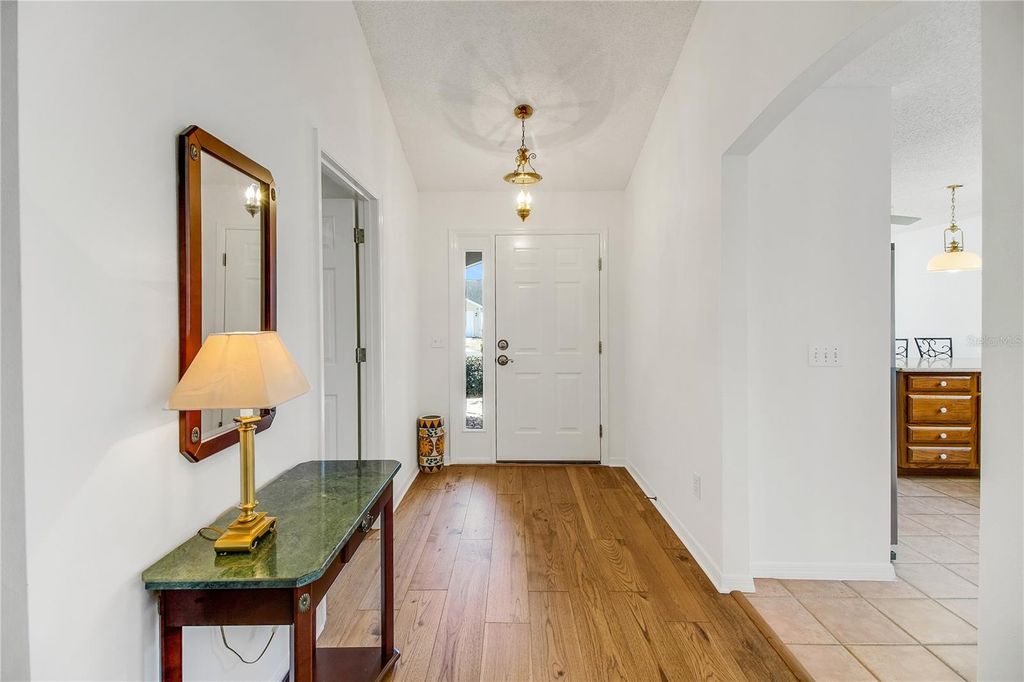 Image 5 of property listing at 1059 SOLEDAD WAY, The Villages, FL 32159