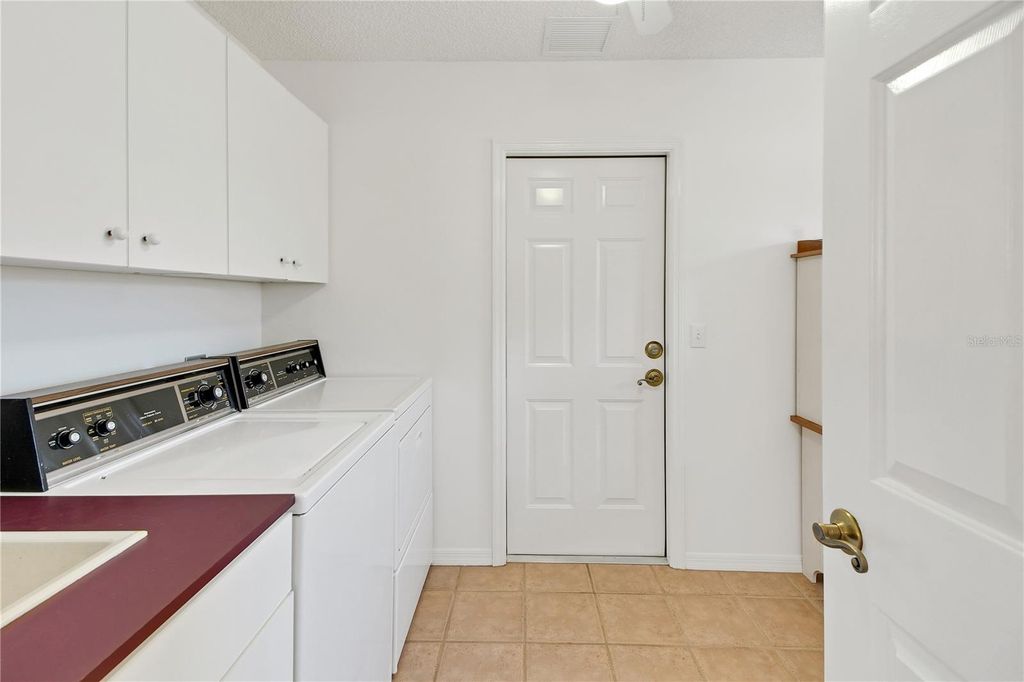 Image 41 of property listing at 1059 SOLEDAD WAY, The Villages, FL 32159