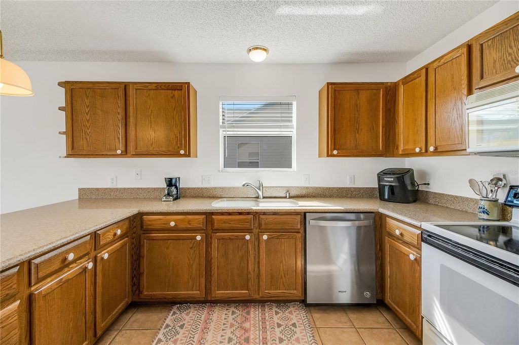 Image 6 of property listing at 1059 SOLEDAD WAY, The Villages, FL 32159