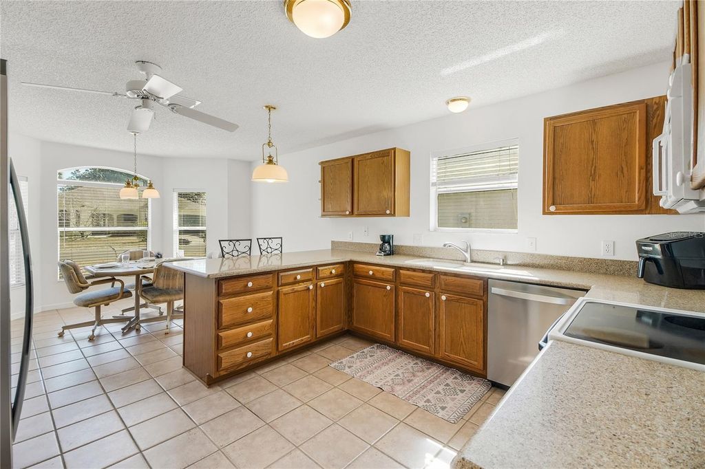 Image 8 of property listing at 1059 SOLEDAD WAY, The Villages, FL 32159