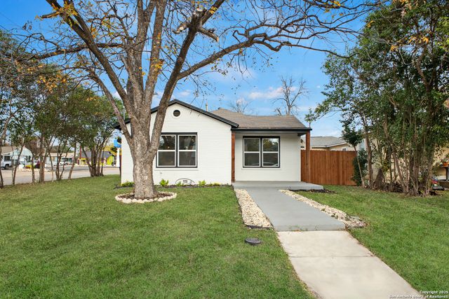 1555 W Lullwood, San Antonio, TX 78201