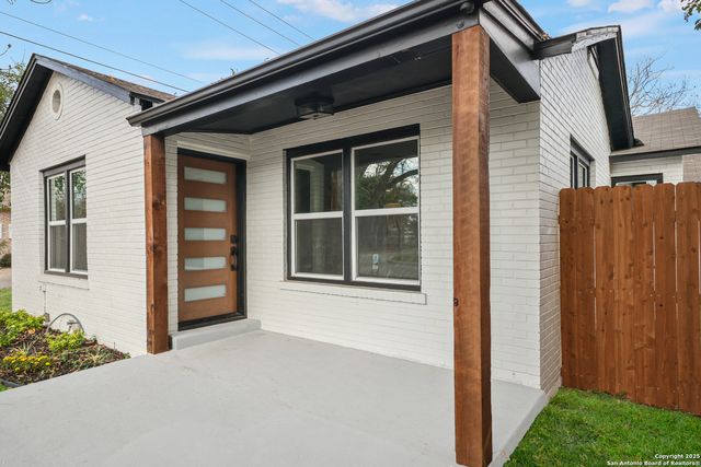 1555 W Lullwood, San Antonio, TX 78201