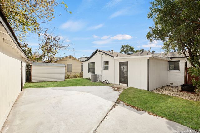 1555 W Lullwood, San Antonio, TX 78201