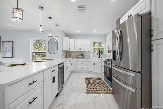 1555 W Lullwood, San Antonio, TX 78201