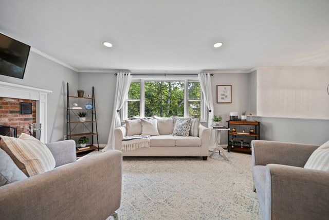 10 Great Hill Drive, Newmarket, NH 03857