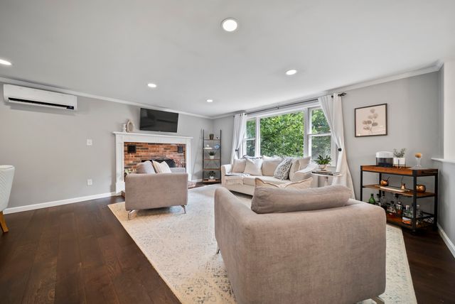10 Great Hill Drive, Newmarket, NH 03857