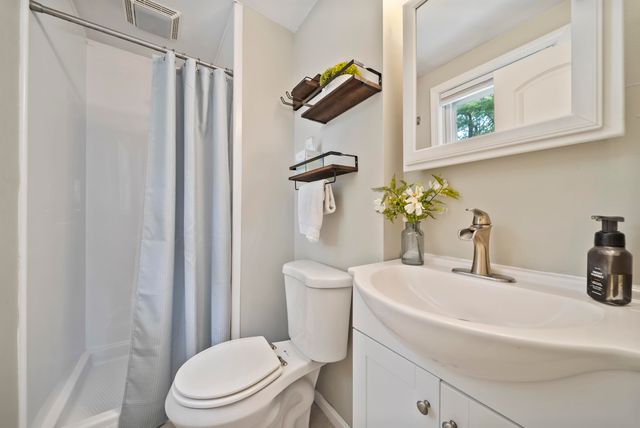 10 Great Hill Drive, Newmarket, NH 03857