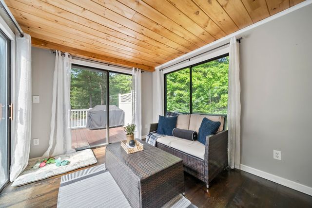 10 Great Hill Drive, Newmarket, NH 03857