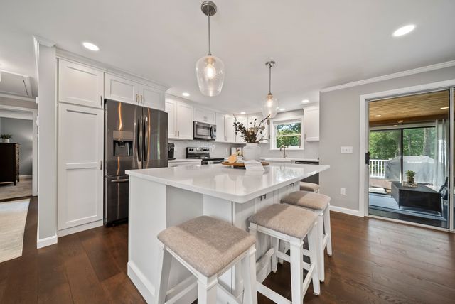 10 Great Hill Drive, Newmarket, NH 03857