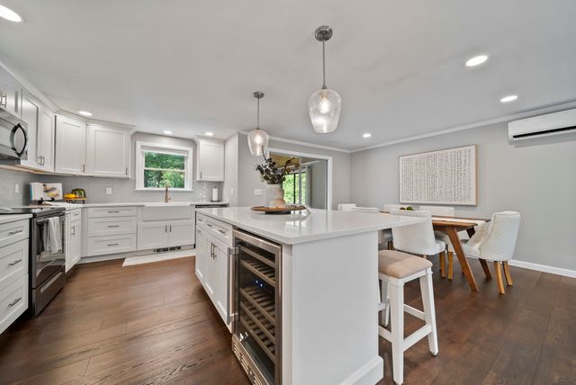 10 Great Hill Drive, Newmarket, NH 03857