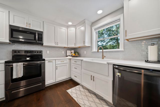 10 Great Hill Drive, Newmarket, NH 03857