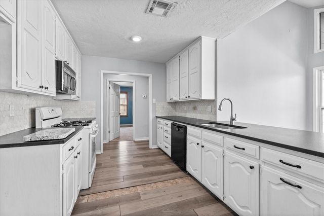 8708 Greenleaf Drive, College Station, TX 77845