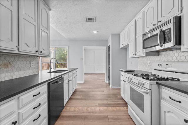 8708 Greenleaf Drive, College Station, TX 77845