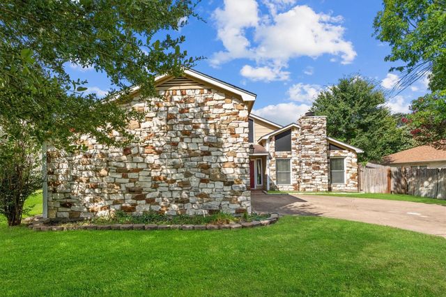 8708 Greenleaf Drive, College Station, TX 77845