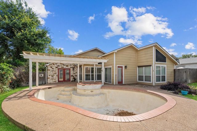 8708 Greenleaf Drive, College Station, TX 77845
