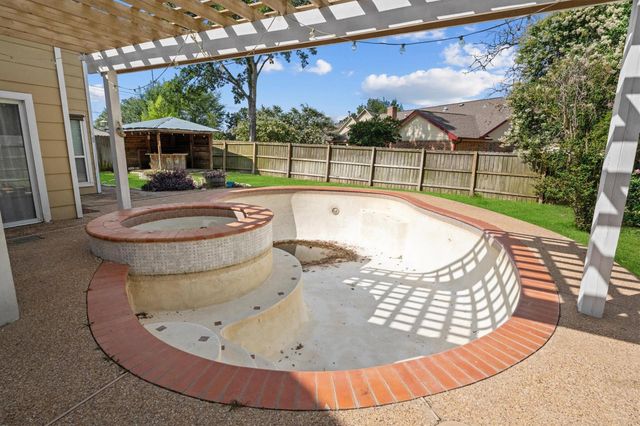8708 Greenleaf Drive, College Station, TX 77845