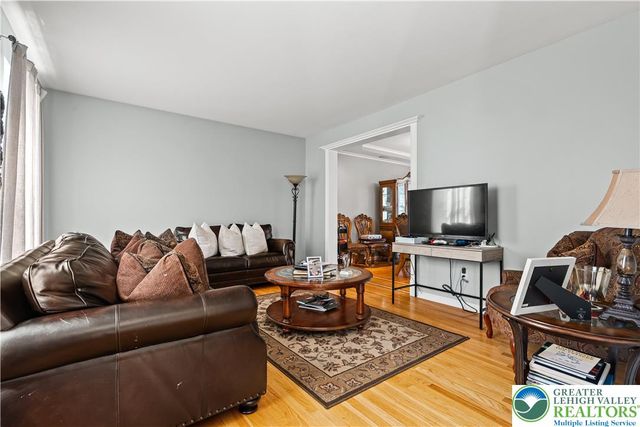 2305 Aberdeen Way, Lower Macungie Twp, PA 18062
