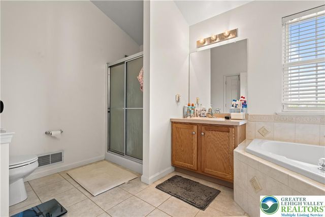 2305 Aberdeen Way, Lower Macungie Twp, PA 18062