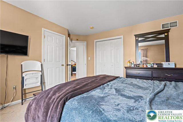 2305 Aberdeen Way, Lower Macungie Twp, PA 18062