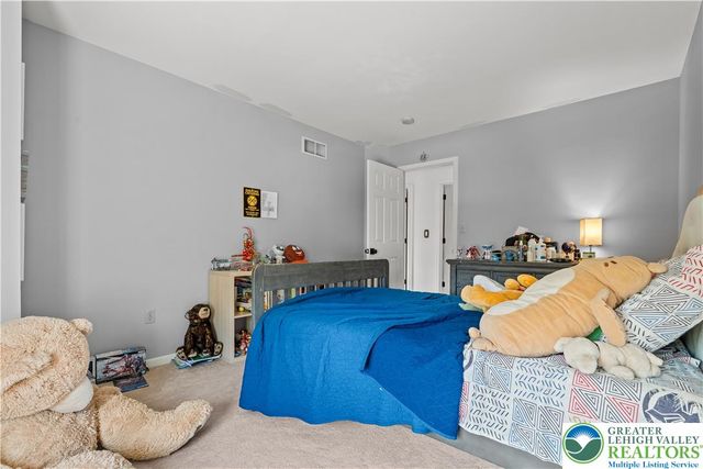 2305 Aberdeen Way, Lower Macungie Twp, PA 18062