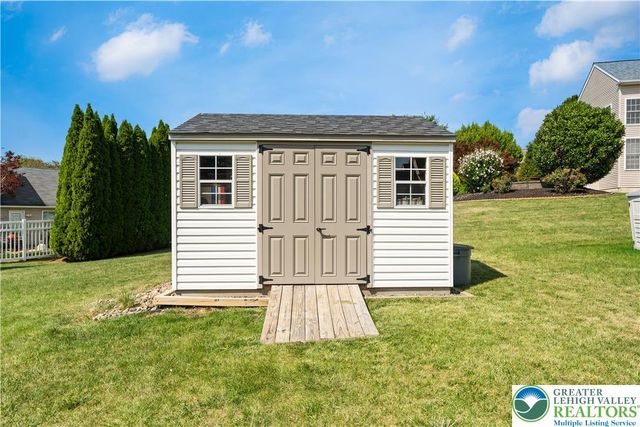 2305 Aberdeen Way, Lower Macungie Twp, PA 18062