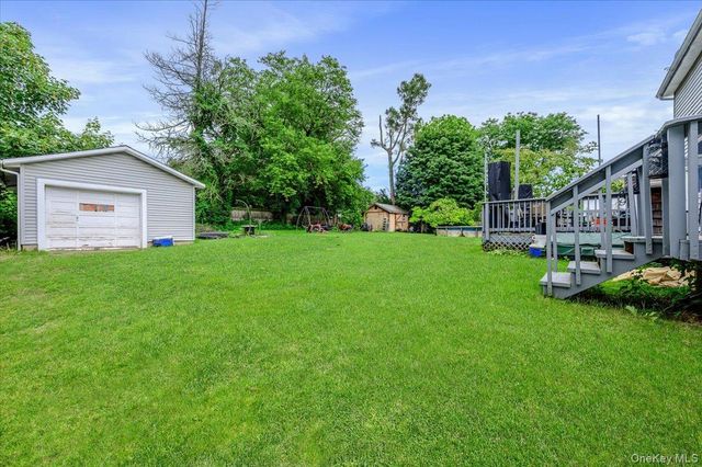 13 Meadow Lane, Bayville, NY 11709