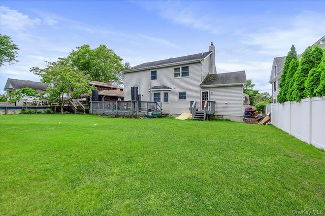 13 Meadow Lane, Bayville, NY 11709