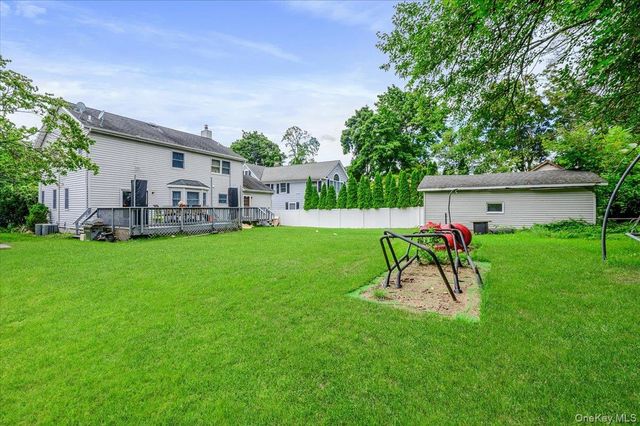 13 Meadow Lane, Bayville, NY 11709
