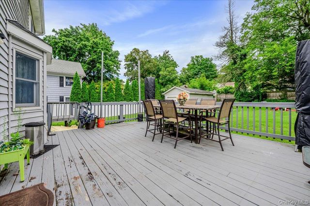 13 Meadow Lane, Bayville, NY 11709