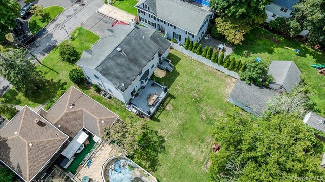 13 Meadow Lane, Bayville, NY 11709