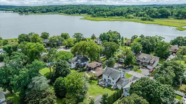 13 Meadow Lane, Bayville, NY 11709