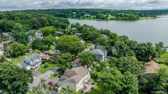 13 Meadow Lane, Bayville, NY 11709