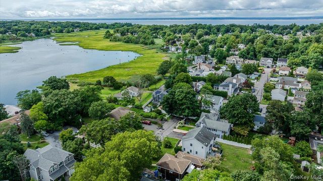 13 Meadow Lane, Bayville, NY 11709