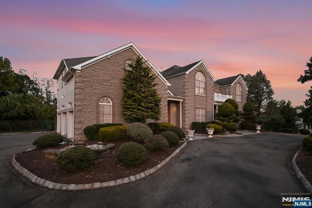 3 Topaz Court, Marlboro, NJ 07746