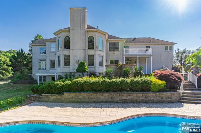3 Topaz Court, Marlboro, NJ 07746